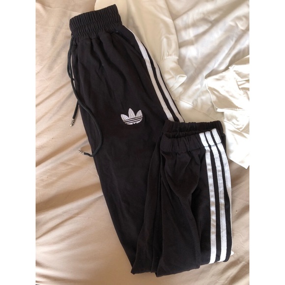 White adidas 2 piece set - Picture 3 of 8